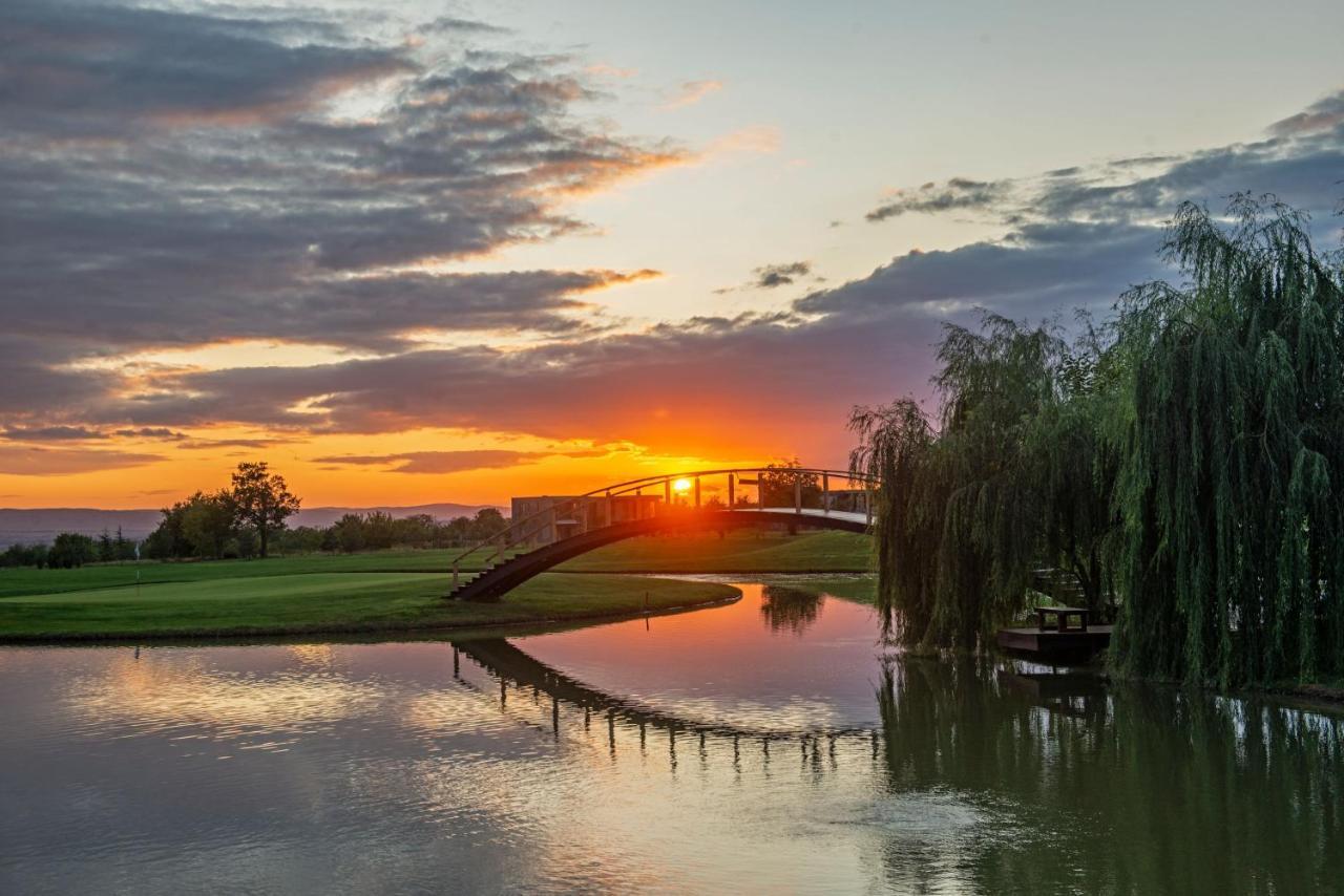 Ambassadori Kachreti Golf Resort Kachretʼi エクステリア 写真